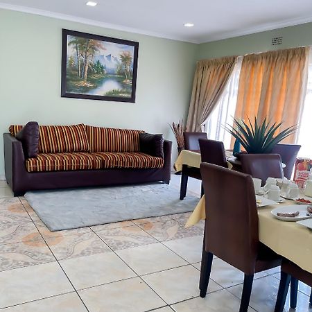 Oasis Of Life Guest House Witbank Eksteriør billede