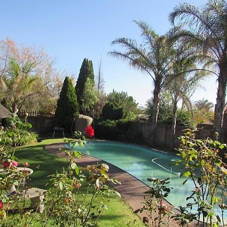 Oasis Of Life Guest House Witbank Eksteriør billede