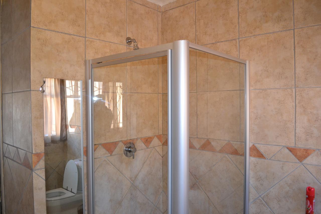 Oasis Of Life Guest House Witbank Eksteriør billede
