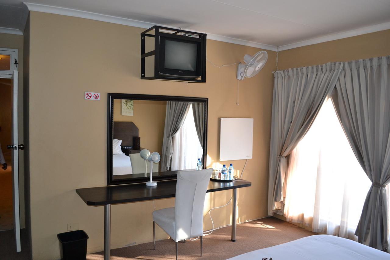 Oasis Of Life Guest House Witbank Eksteriør billede