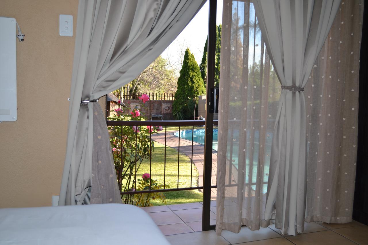 Oasis Of Life Guest House Witbank Eksteriør billede