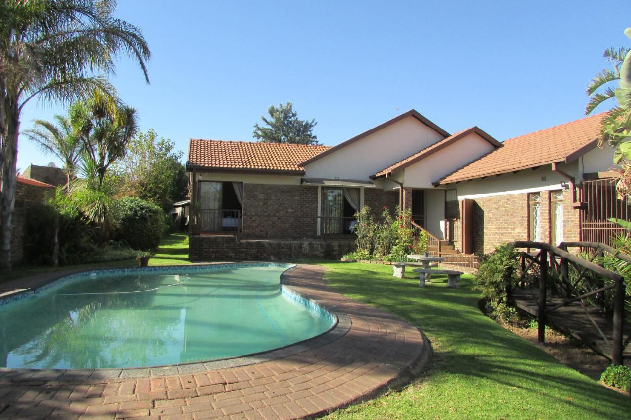 Oasis Of Life Guest House Witbank Eksteriør billede
