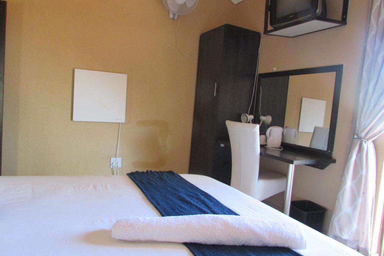 Oasis Of Life Guest House Witbank Eksteriør billede