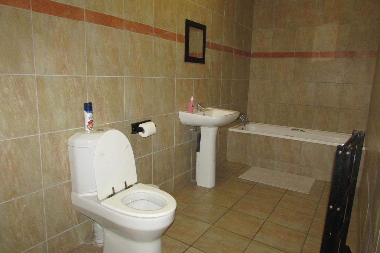 Oasis Of Life Guest House Witbank Eksteriør billede