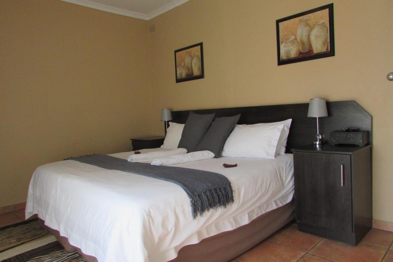 Oasis Of Life Guest House Witbank Eksteriør billede